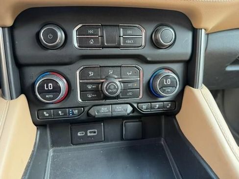 Used 2023 Chevrolet Tahoe Premier AWD/4WD image 12