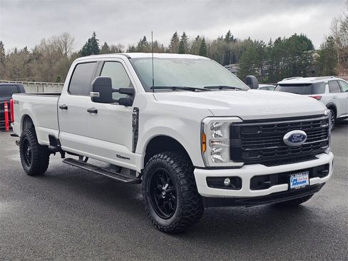 Used 2024 Ford F350 XLT image 3