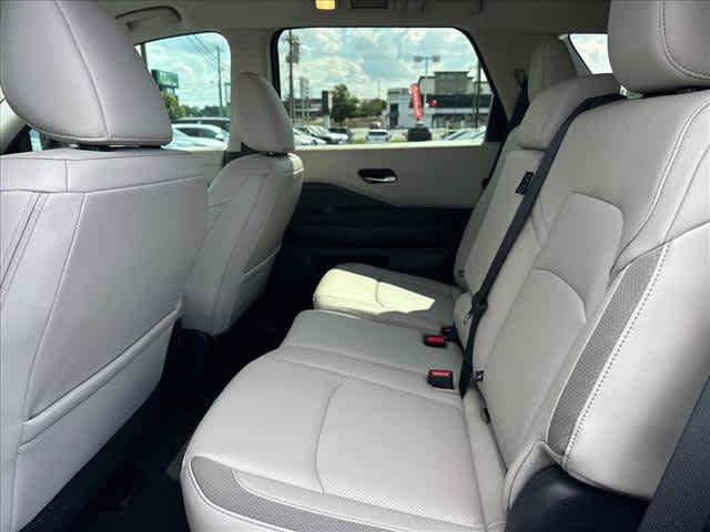 Used 2026 Nissan Pathfinder SL FWD image 14