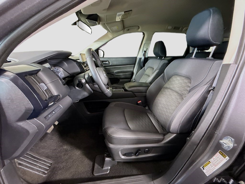 Used 2024 Nissan Pathfinder SV FWD image 21