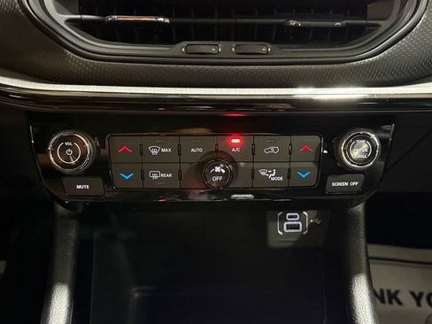 Used 2023 Jeep Compass Trailhawk w/ Trailhawk Convenience Group AWD/4WD image 18