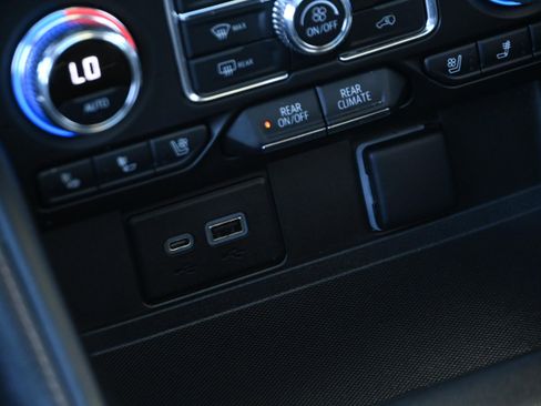 Used 2022 GMC Yukon XL AT4 image 33