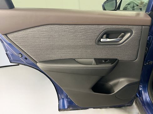 Used 2023 Nissan Rogue SV image 26