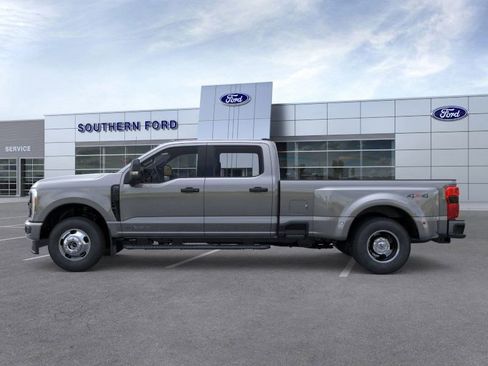 New 2026 Ford F350 4x4 Crew Cab DRW Super Duty image 3