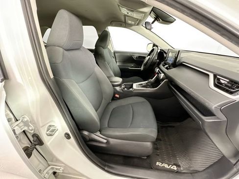 Used 2020 Toyota RAV4 LE AWD/4WD image 25