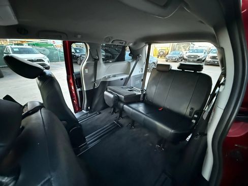 Used 2015 Toyota Sienna SE Premium image 24