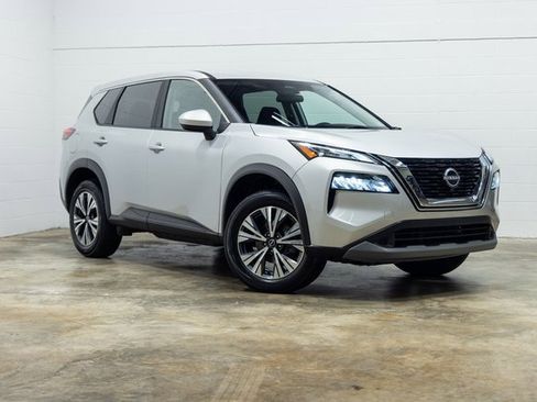 Used 2023 Nissan Rogue SV image 4