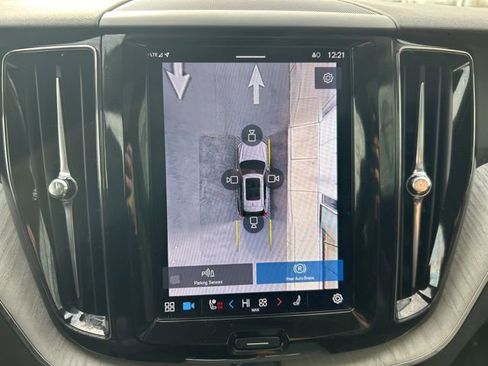 Certified 2025 Volvo XC60 B5 Plus image 24