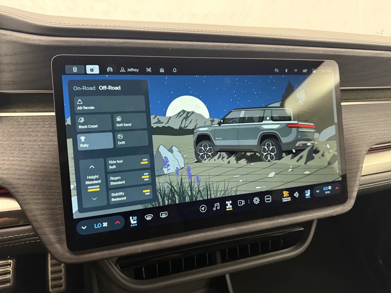 Used 2024 Rivian R1S Adventure Quad AWD/4WD image 29