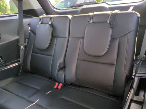 Used 2022 Ford Explorer XLT w/ Equipment Group 202A RWD image 13