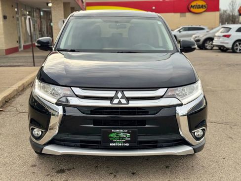 Used 2017 Mitsubishi Outlander SE image 2