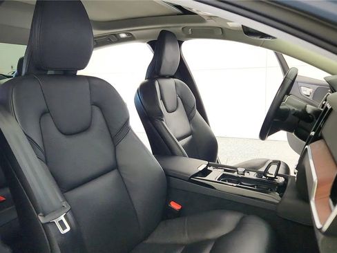 Used 2023 Volvo S60 T8 Plus image 38