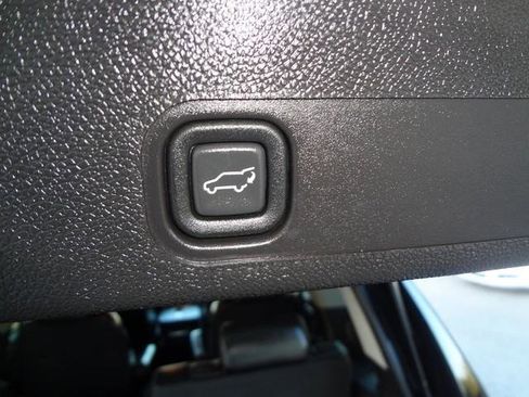 Used 2011 Cadillac Escalade Premium image 12