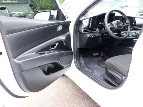 Used 2024 Hyundai Elantra SE FWD image 10