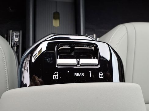 New 2025 Volvo EX30 Plus w/ Protection Package Premier image 17