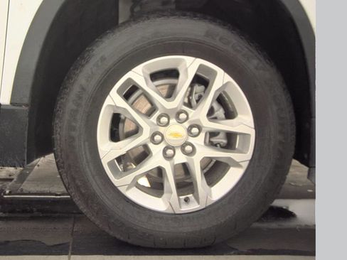 Used 2021 Chevrolet Traverse LS w/ LPO, Black Accent Package FWD image 15