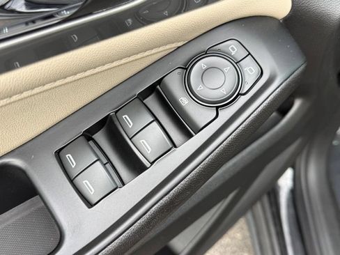 Used 2023 Chevrolet Traverse LS FWD image 20