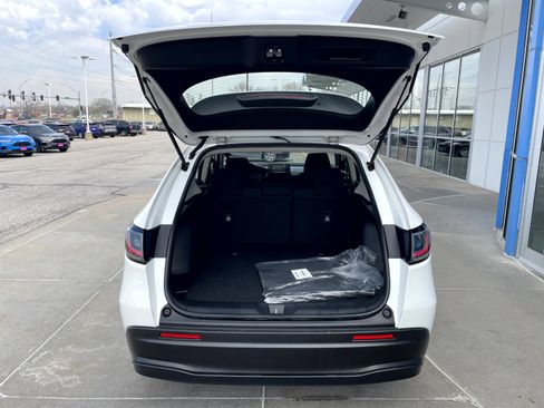 Used 2025 Honda HR-V LX image 9