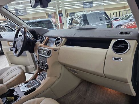 Used 2016 Land Rover LR4 HSE image 23