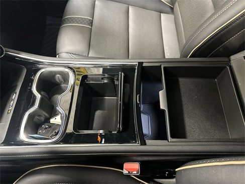 Used 2025 Chevrolet Traverse High Country image 40