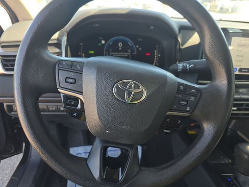 Used 2025 Toyota Camry LE image 8