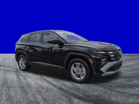 Used 2025 Hyundai Tucson SE AWD/4WD image 2