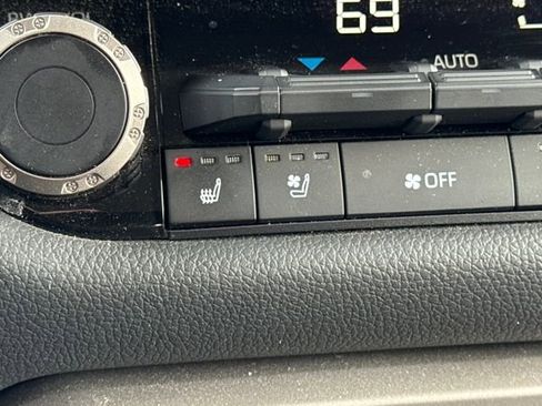 Used 2024 Toyota Tundra Limited image 32