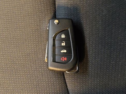Used 2021 Toyota Corolla LE FWD image 32