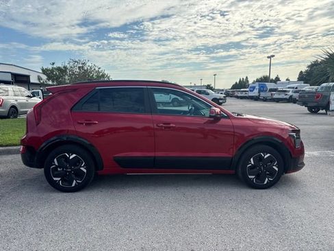 Used 2025 Kia Niro Wind w/ Wind Preserve Package FWD image 4