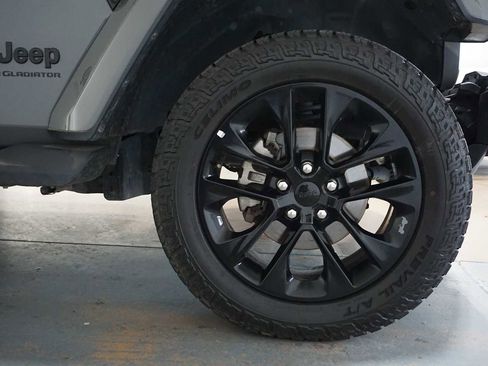 Used 2023 Jeep Gladiator Overland image 10