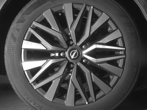 Used 2025 Nissan Altima 2.5 SV FWD image 15