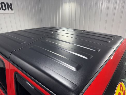 Used 2022 Jeep Gladiator Willys image 31