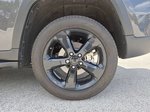 Used 2024 Jeep Grand Cherokee Limited w/ Black Appearance Package AWD/4WD image 21