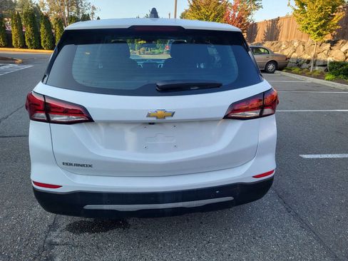 Used 2024 Chevrolet Equinox LS w/ LS Convenience Package image 3