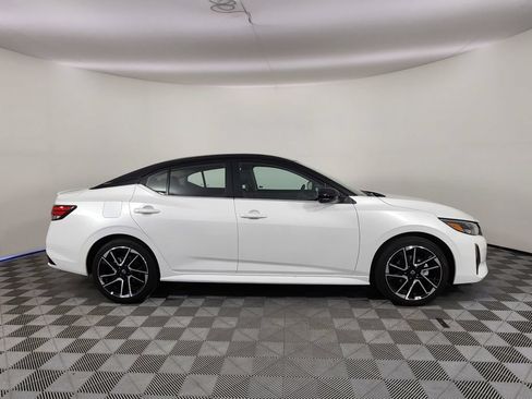 Certified 2025 Nissan Sentra SR FWD image 6