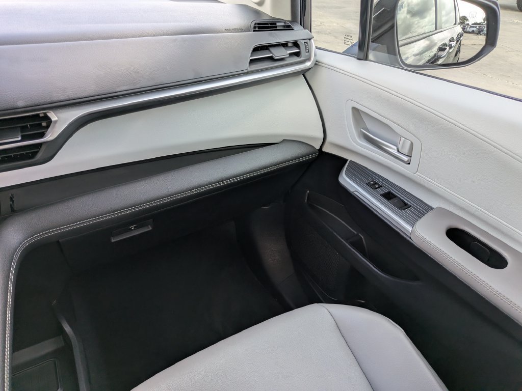 Used 2026 Toyota Sienna XLE FWD image 20