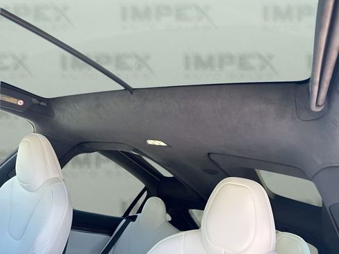 Used 2022 Tesla Model X image 11