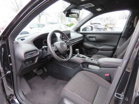 Certified 2025 Honda HR-V Sport image 2