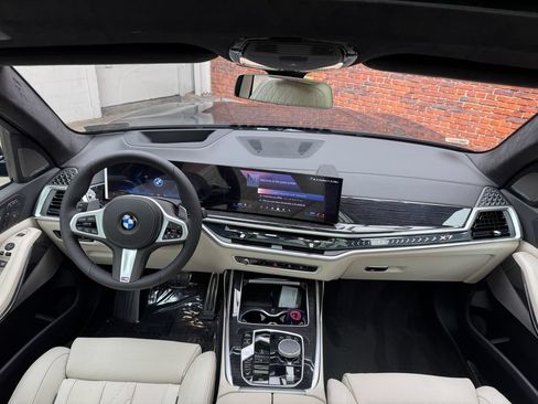 Used 2027 BMW X7 xDrive40i w/ M Sport Package AWD/4WD image 13