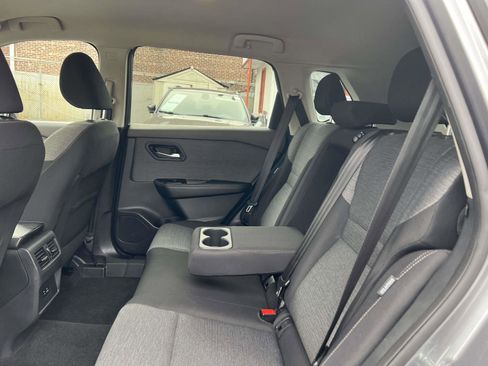 Used 2021 Nissan Rogue SV image 13