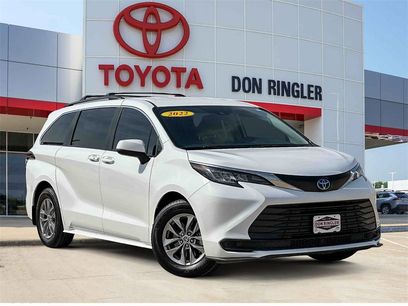 Certified 2022 Toyota Sienna LE