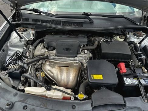 Used 2014 Toyota Camry SE FWD image 12