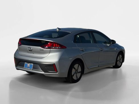 Certified 2022 Hyundai Ioniq SE image 5