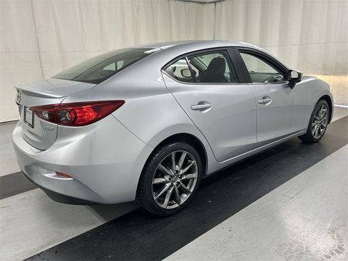 Used 2018 MAZDA MAZDA3 Touring image 2