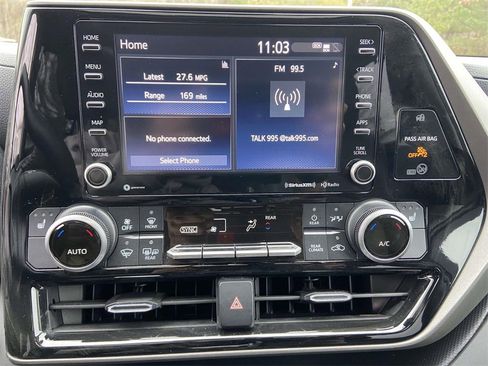 Used 2021 Toyota Highlander XLE image 25