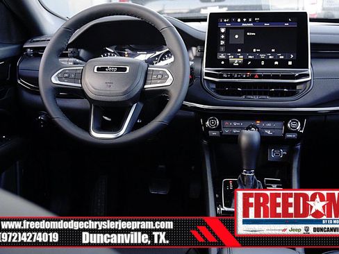 New 2026 Jeep Compass Latitude image 17