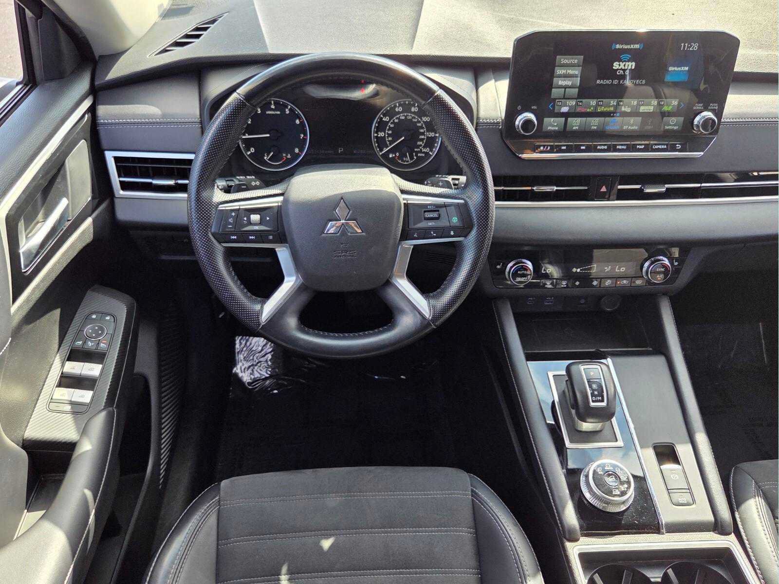 Used 2024 Mitsubishi Outlander SE AWD/4WD image 12