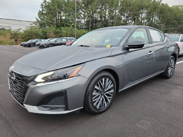 Used 2025 Nissan Altima 2.5 SV FWD image 3