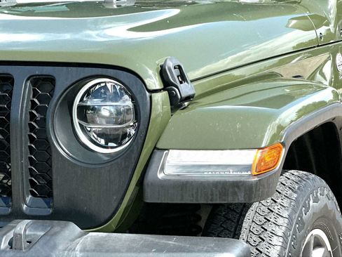 Used 2022 Jeep Gladiator Overland w/ Popular Equipment Package AWD/4WD image 16