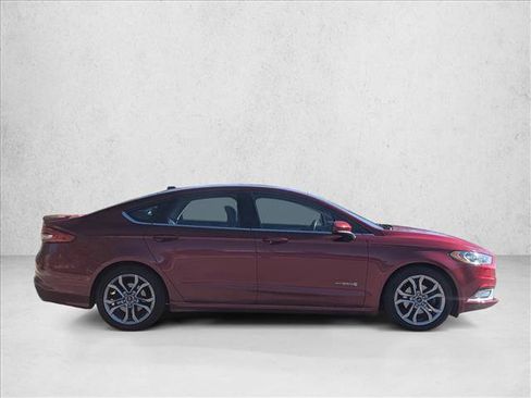 Used 2017 Ford Fusion SE w/ Equipment Group 601A image 4